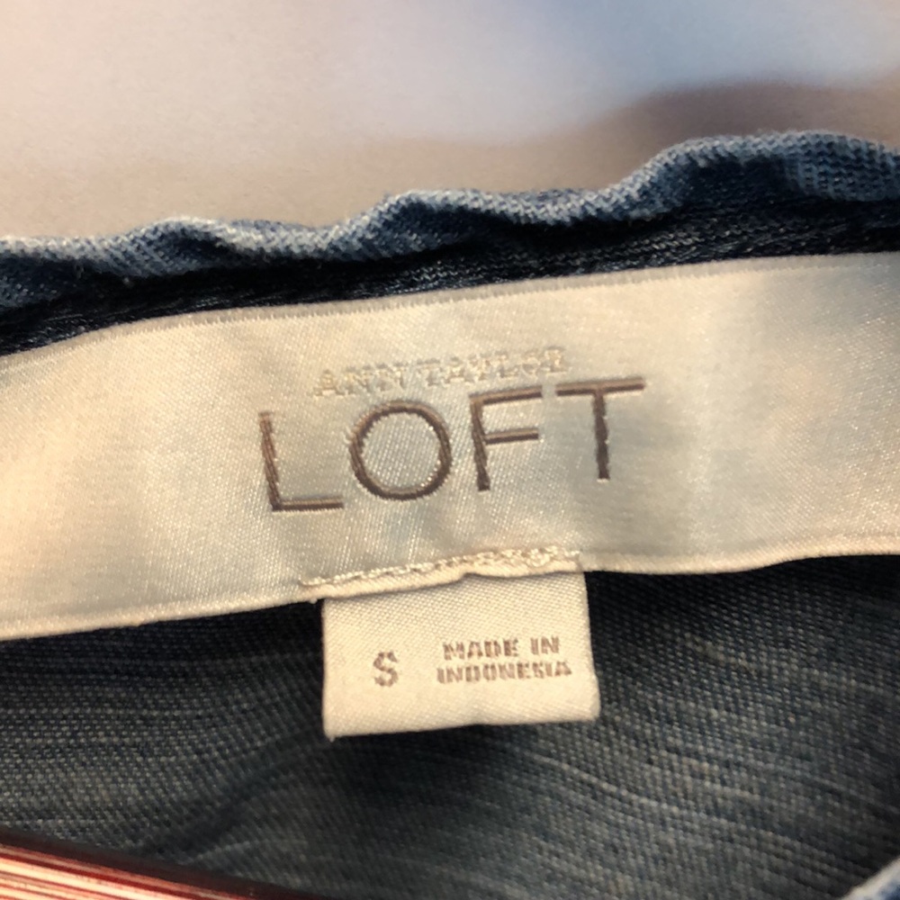 Loft Chambray Button Back Top Szs - image 5